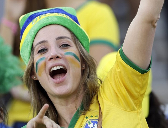 عکس های تماشاگران جام جهانی 2014 برزیل , تماشاچیان فوتبال در برزیل, عکس تماشاگران زن